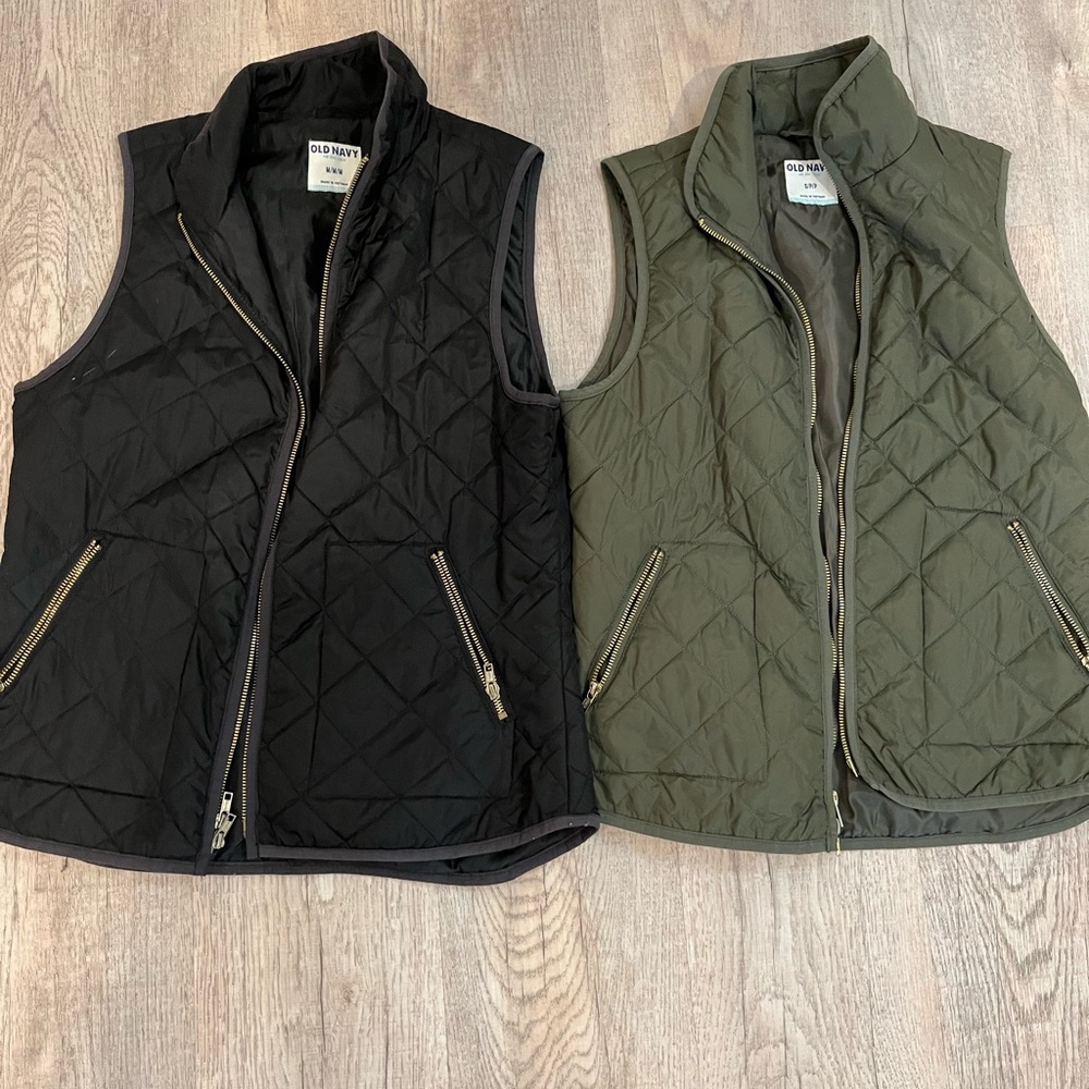 2 Quilted Zip-Up Vests in Black and Olive